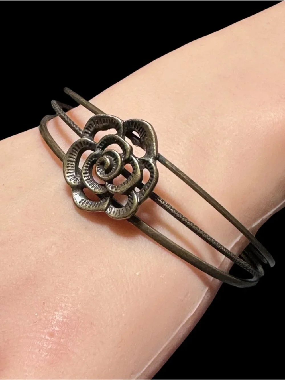 Cuff Bracelet Rose Flower Center Brass Tone Lightweight Womens Jewelry NWOT